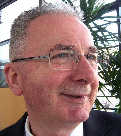 VR-Bank verabschiedet langjährigen Essinger Prokuristen <b>Hans Holz</b> - vr2